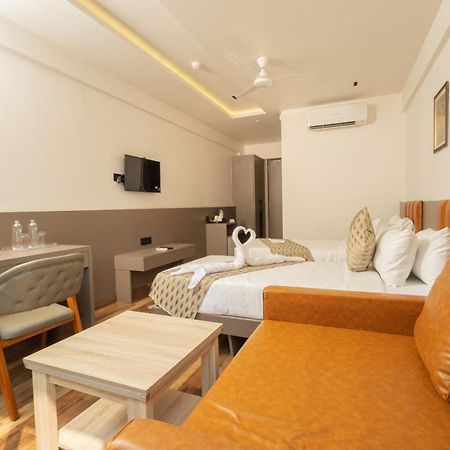 Krown Palace Resort Silvassa Zewnętrze zdjęcie