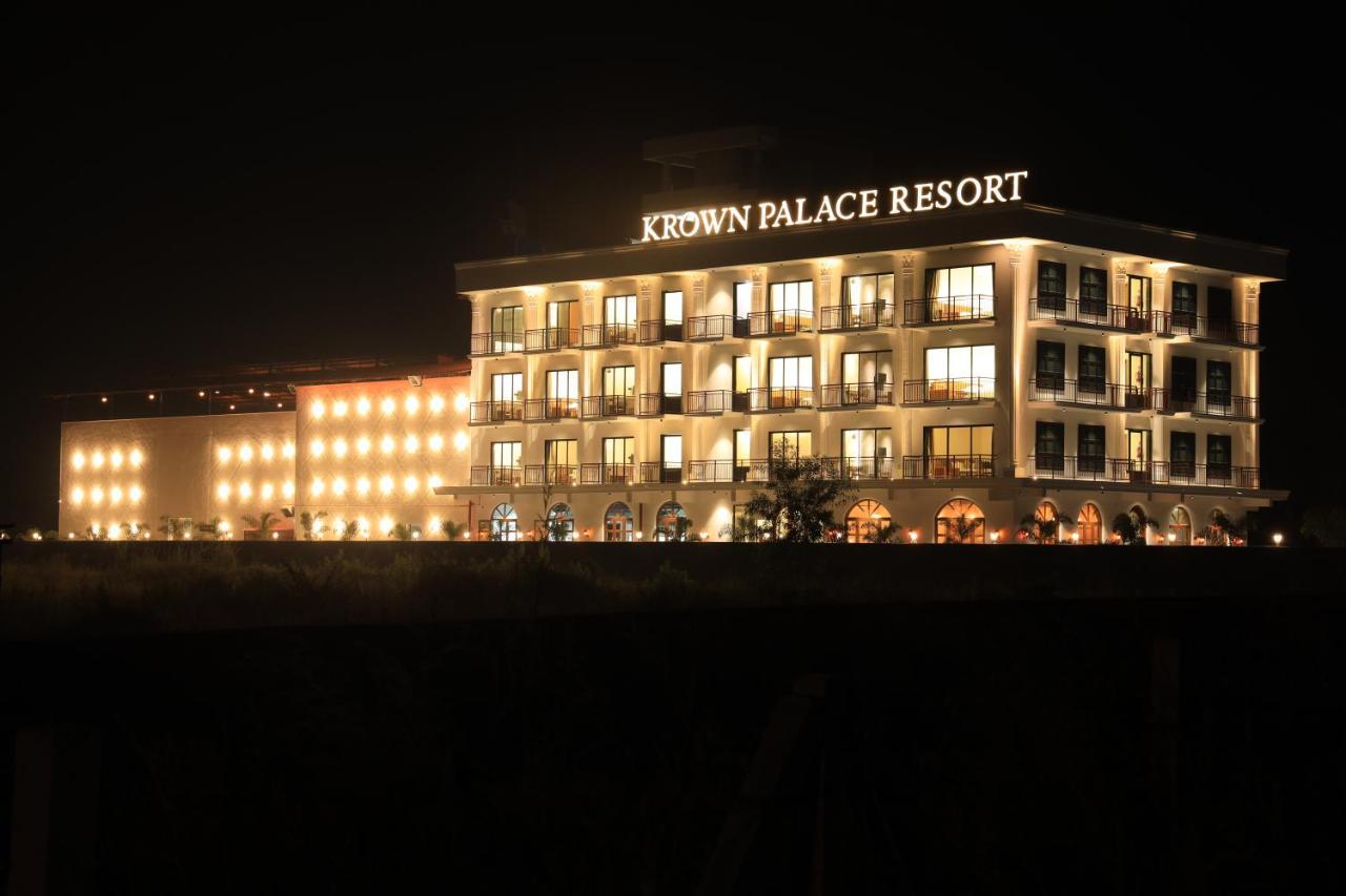 Krown Palace Resort Silvassa Zewnętrze zdjęcie