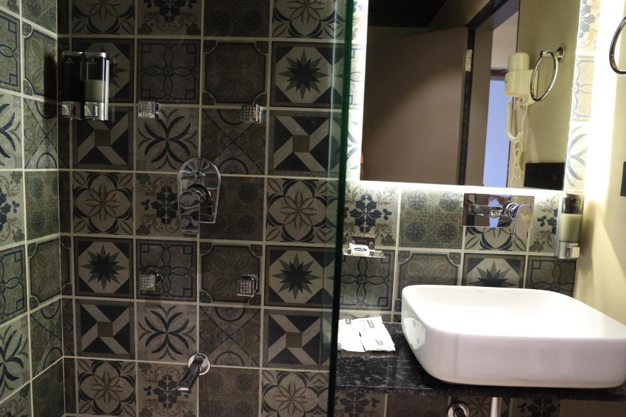 Krown Palace Resort Silvassa Zewnętrze zdjęcie