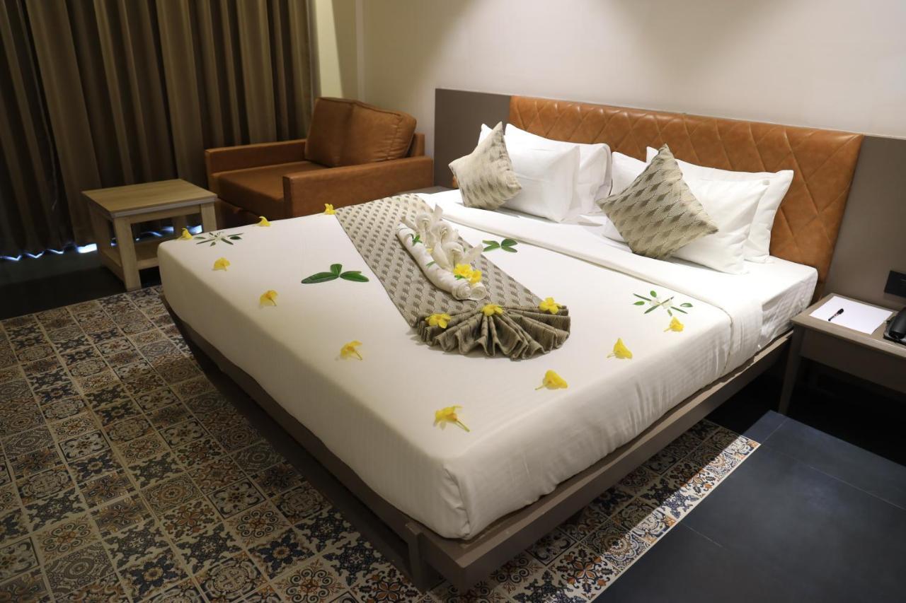 Krown Palace Resort Silvassa Zewnętrze zdjęcie