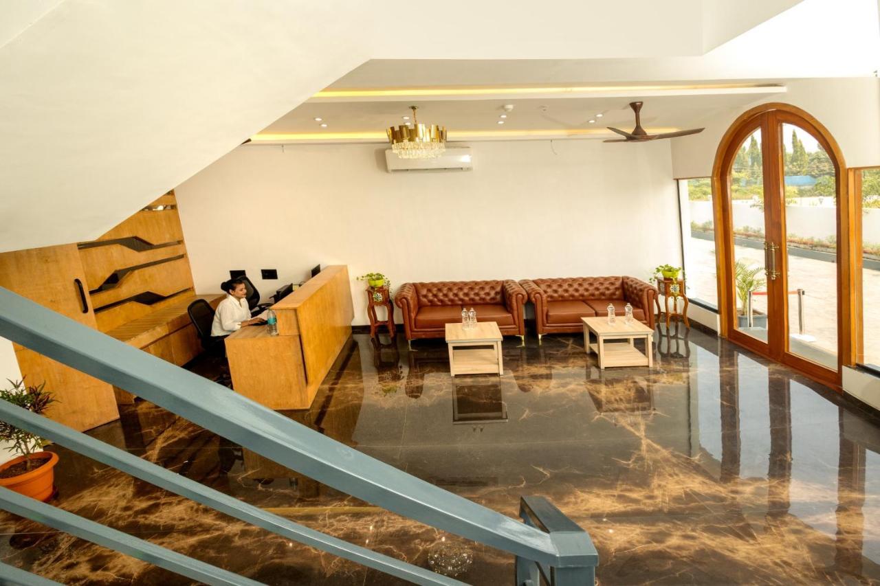Krown Palace Resort Silvassa Zewnętrze zdjęcie