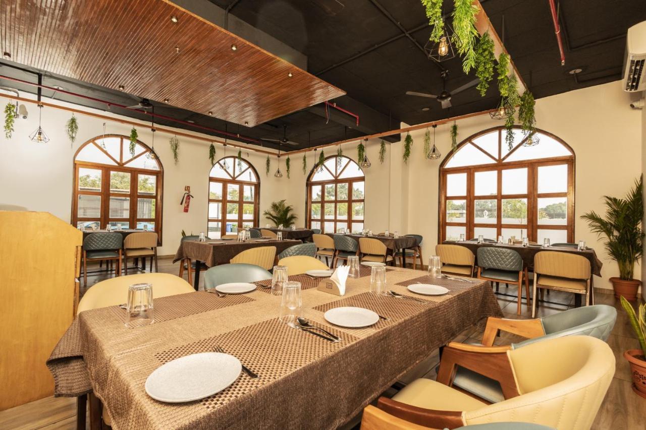 Krown Palace Resort Silvassa Zewnętrze zdjęcie