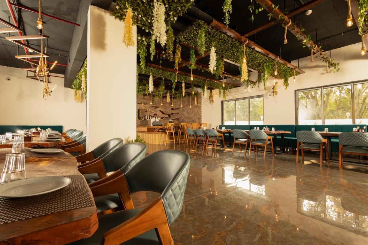 Krown Palace Resort Silvassa Zewnętrze zdjęcie