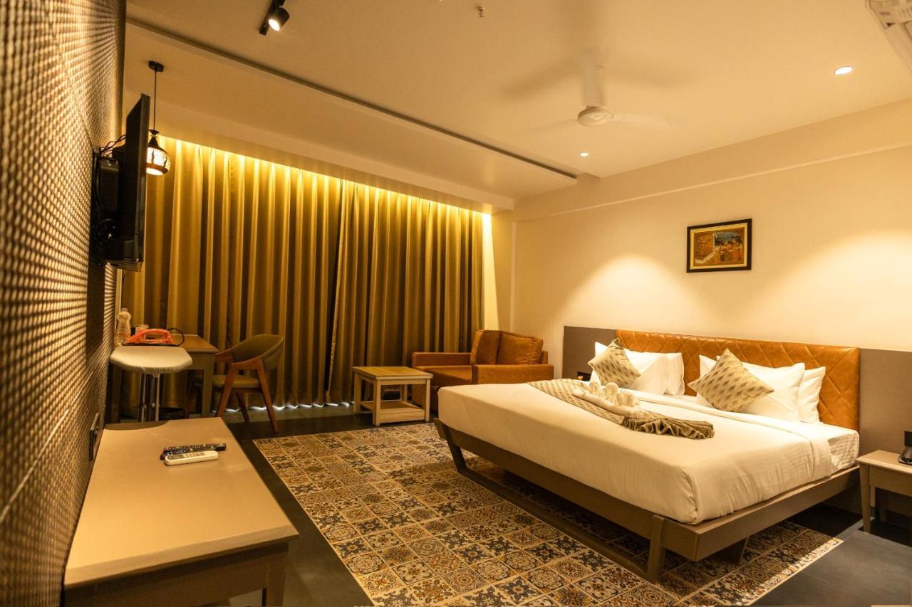 Krown Palace Resort Silvassa Zewnętrze zdjęcie