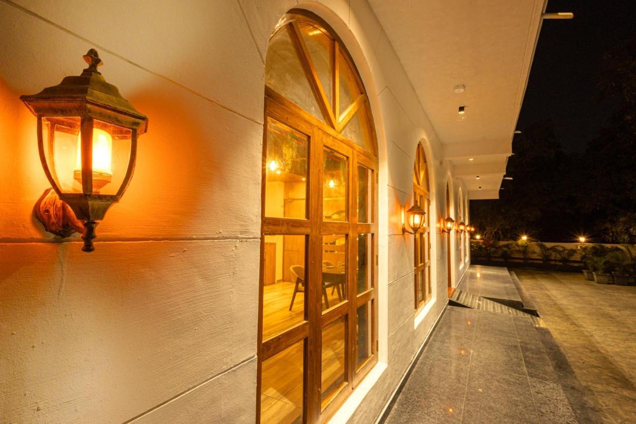 Krown Palace Resort Silvassa Zewnętrze zdjęcie