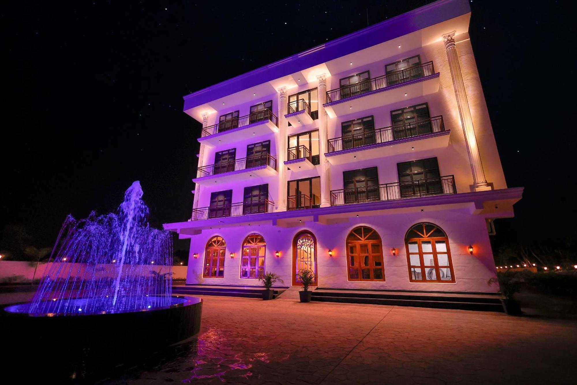 Krown Palace Resort Silvassa Zewnętrze zdjęcie
