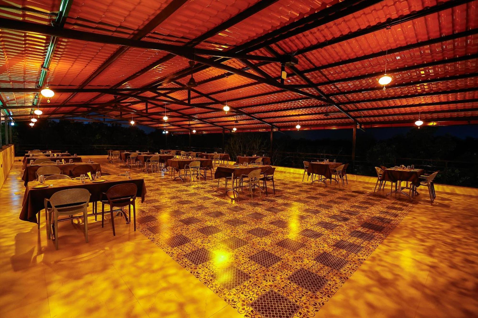 Krown Palace Resort Silvassa Zewnętrze zdjęcie