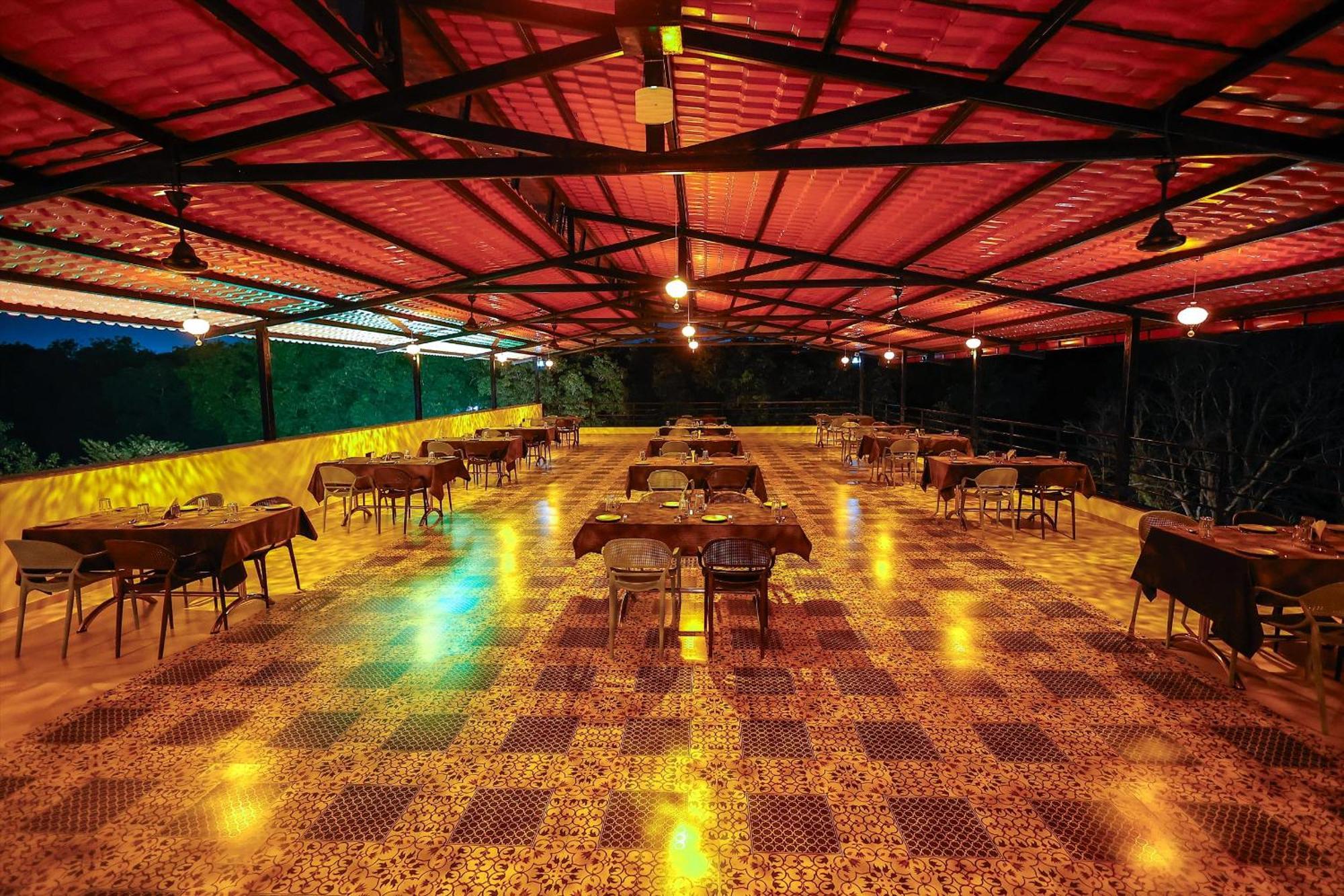Krown Palace Resort Silvassa Zewnętrze zdjęcie