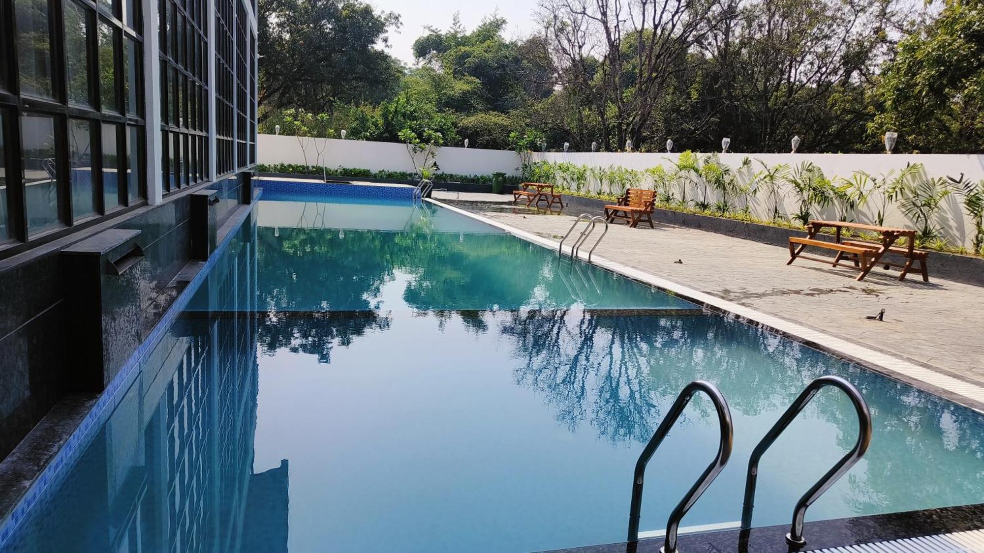 Krown Palace Resort Silvassa Zewnętrze zdjęcie