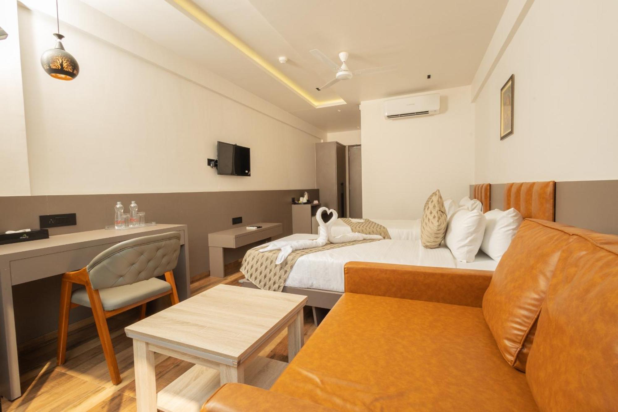 Krown Palace Resort Silvassa Zewnętrze zdjęcie